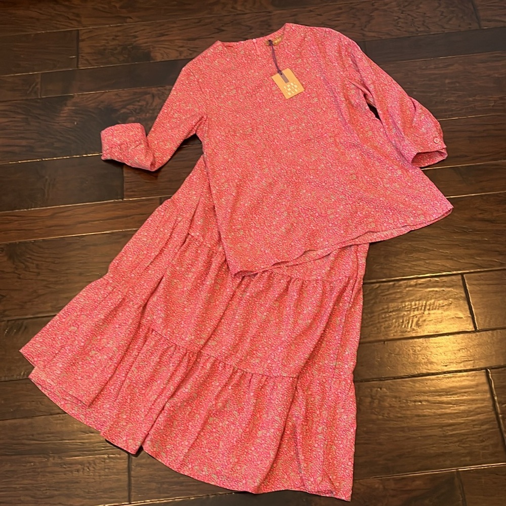 NWT The Middle ladies two piece outfit; size small